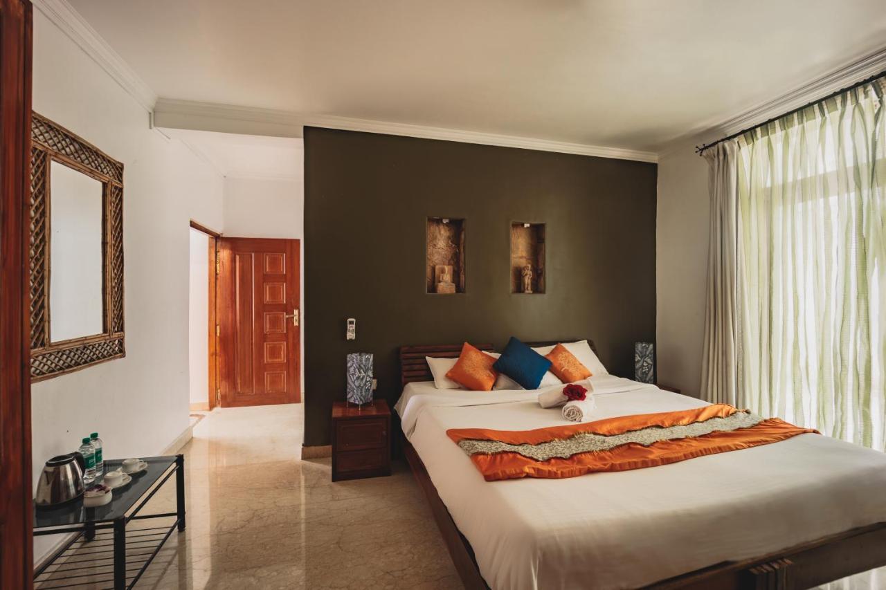 Ocean Suite Goa Dona Paula Buitenkant foto