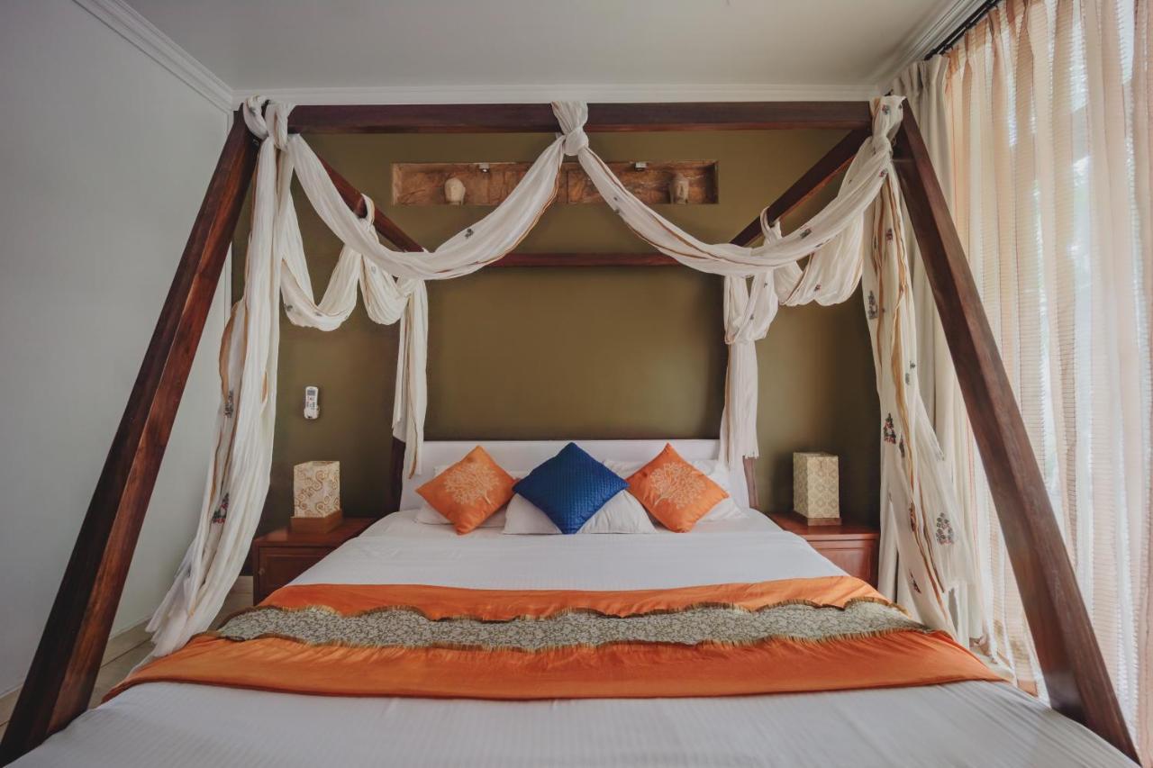 Ocean Suite Goa Dona Paula Buitenkant foto